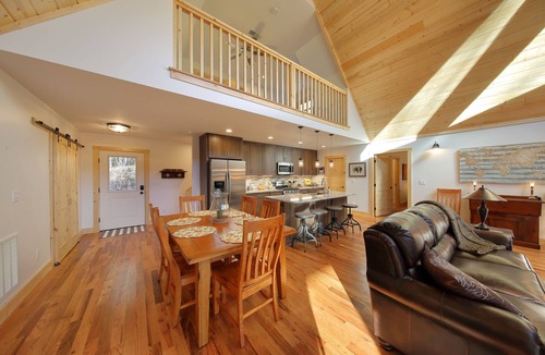 Hendersonville House | Serenade Shores: Now Listed Through Carolina Mornings! See VRBO 4455449