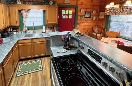 Waynesville Cottage | Serene Cabin in the Smokies w/2 Decks & Hot Tub!