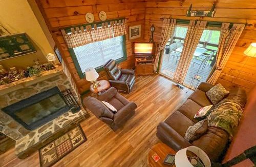 Waynesville House | Serene Cabin in the Smokies w/2 Decks & Hot Tub!