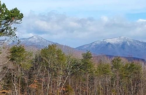 Bedford House | Serene Couple's Getaway w/Mtn Views in Bedford!