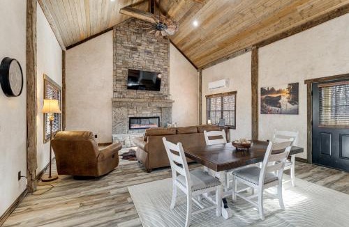 Bedford House | Serene Couple's Getaway w/Mtn Views in Bedford!