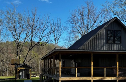 Centerville Cabin | Serene & Cozy Cabin in Middle Tennessee - Wrap Around Deck - Pet Friendly