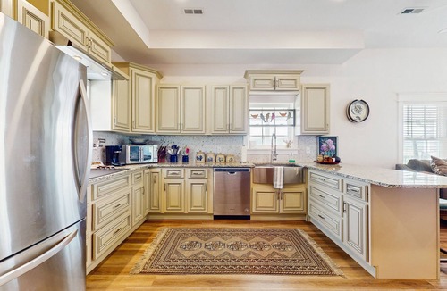 Seymour House | Serene home with amazing views, wifi, and front porch w/swing