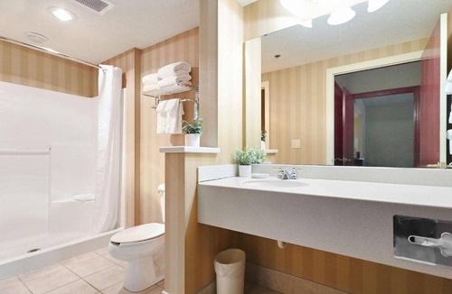 Pembine Hotel | Serene Island Retreat w/Scenic River View! Outdoor Pool, Gym, & Free Parking!