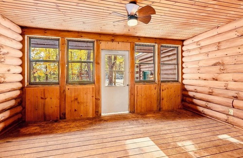 La Porte Cabin | Serene Log Cabin Forest Retreat - 25 min from Indiana Dunes & Lake MI Beach!