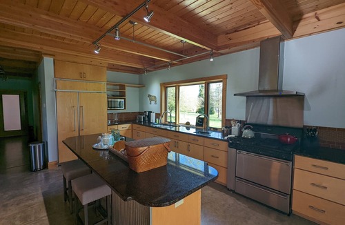 Carbon Hill House | Serene Rural Retreat w/Stunning Views - Just a short drive from hiking and OU!