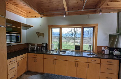 Carbon Hill House | Serene Rural Retreat w/Stunning Views - Just a short drive from hiking and OU!