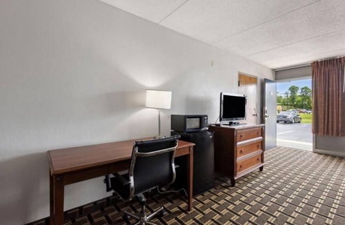 Greeneville Hotel | Serene Stay Near Jordan Knob, Free Parking, Pet Friendly