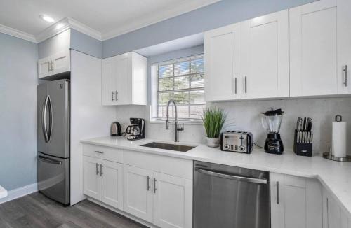 Old Northwood House | Serene WPB Escape Pool Near Beach