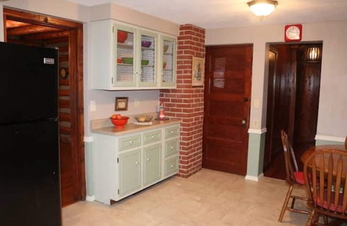 Imperial Cabin | Serenity Log Inn -Log out and Log Inn to Serenity