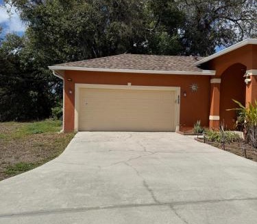 Lehigh Acres House | Serenity Stay Lehigh Acres Peaceful Retreat