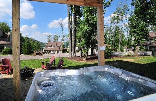 Thayerville House | Serenity Summit: Centrally located townhome with hot tub