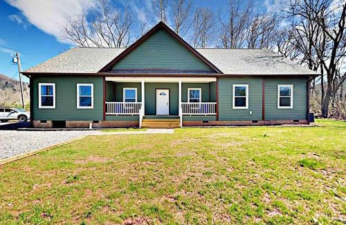 Weaverville House | Serenity Views Comfort - Close to City & Parkway!