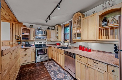 Great Cacapon House | Seventh Heaven - pet friendly, hot tub, wifi, kid`s loft, wifi, grill, king bed