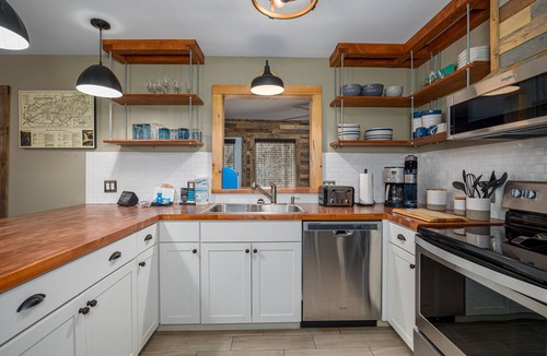 Sevierville Villa | Sevierville 40 - Two Bedroom Villa, Sleeps 7