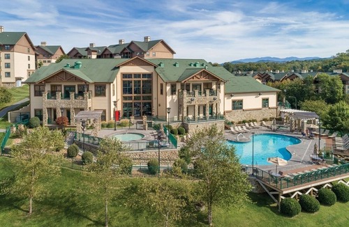 Sevierville Condo | Sevierville | Pool & Mountains | 3BR Condo Sleeps 10