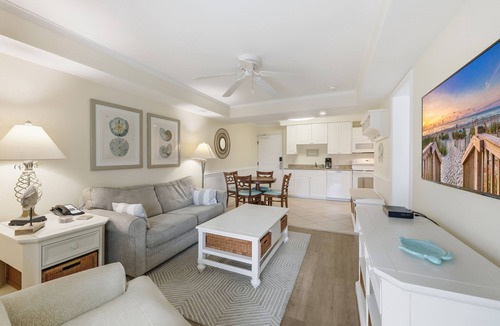 North Litchfield Beach Condo | SH 114 lakeside View, Lazy River, Hot Tubs, Beach Access