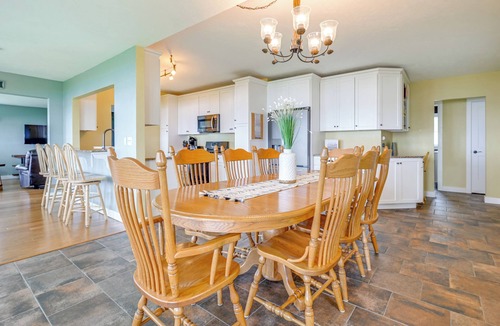 Cecil House | Shawano Lake House w/Boat Dock, Kayaks, & Grill!