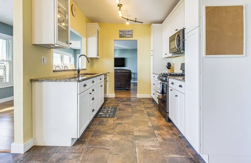 Cecil House | Shawano Lake House w/Boat Dock, Kayaks, & Grill!