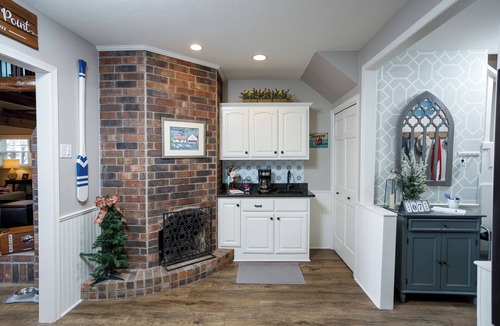 Shawano Cottage | Shawano Lake waterfront home- renovated and great for groups!