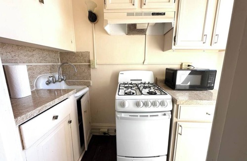 Bay City Apartment | Shearer Historical House Studio Apt