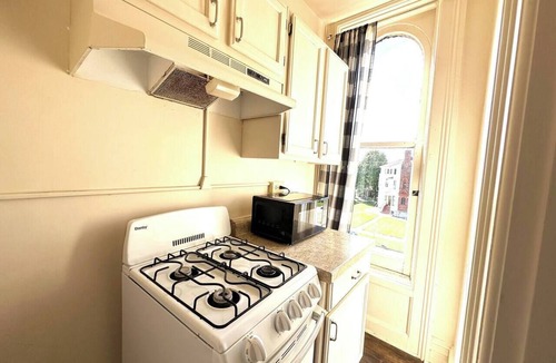 Bay City Apartment | Shearer Historical House Studio Apt