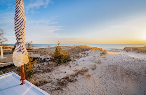 Shelby Cottage | Shelby Lakefront 5BR 3 BTH Retreat Private Beach Views Family Friendly Getaway