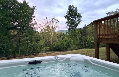 Bentonville Cabin | Shenandoah Chalet - Hot Tub Sauna Movie Game Room