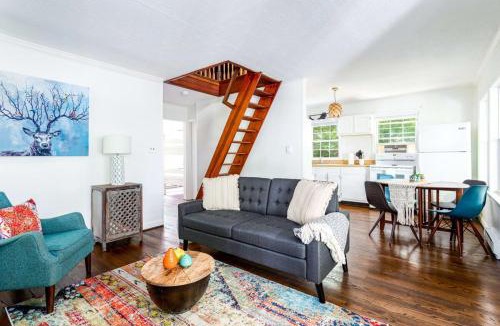 Front Royal House | Shenandoah mountain cottage w hot tub & fire pit