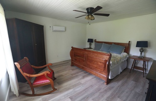 Adolphus Other | Shepherd’s House on the Hill—Peaceful Getaway at River Cottage Farm - 3 Bedroom