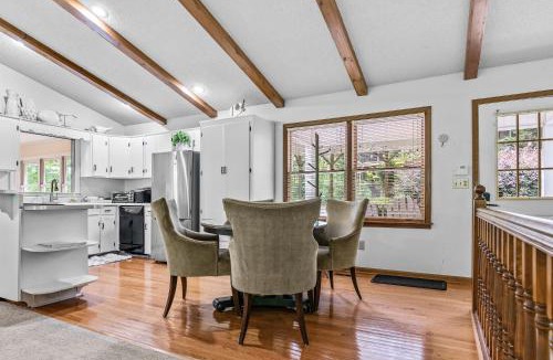 Toccoa House | Shorewood Shores Dock & Hot Tub! home