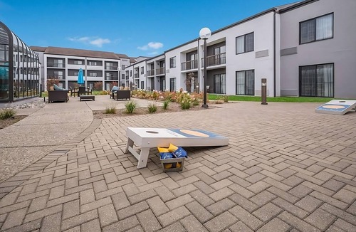 Auburn Hills Apartment | Short Distance From The Well Known Sites! 2 Lovely Units, Pool, Parking!