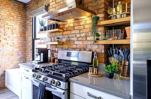 Italian Village House | Short North/Downtown | Steps to High St | Walk to Convention Ctr | Free Parking