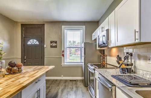 St. Louis Condo | Short-term rental/Furnished private 1BR unit/Near Hospitals & major attractions