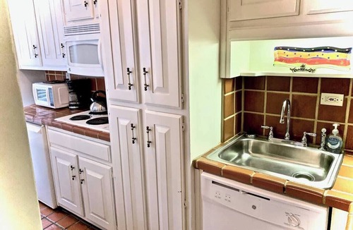 Peachtree Center Condo | Short Walk to All Downtown Attractions!