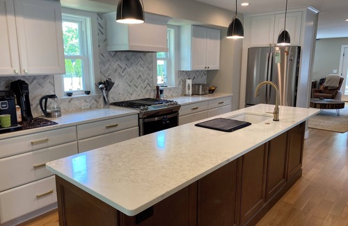 Dicken House | Short Walk to the Big House, Modern Spacious 3 BR + Basement Suite, 3.5 baths