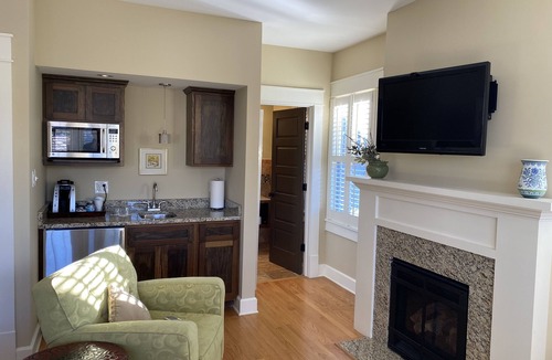 Bloomington Bed & Breakfast | Showers Inn