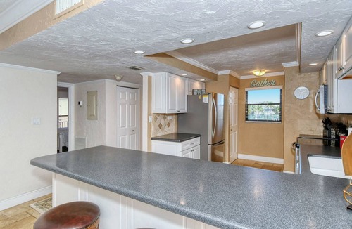 Siesta Key Condo | Siesta Key - 2BR - Beachfront Condo on Crescent Beach - Heated Pool - Tennis Ct