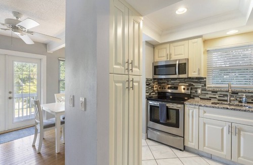 Bay Isle House | Siesta Key Vacation Property W/Heated Pool and Beach Access