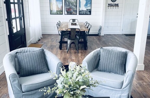 Meadowview House | 🌻SIMPLE, bright & clean home minutes from Johnston Memorial Hospital.