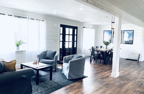 Meadowview House | 🌻SIMPLE, bright & clean home minutes from Johnston Memorial Hospital.