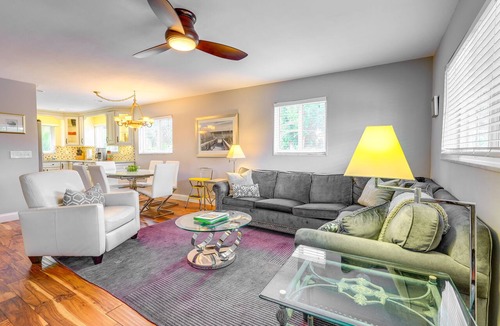 Singer Island Condo | Singer Island Condo: Walk to Beach & Marina!
