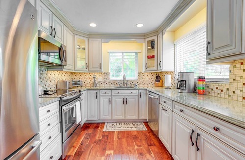 Singer Island Condo | Singer Island Condo: Walk to Beach & Marina!