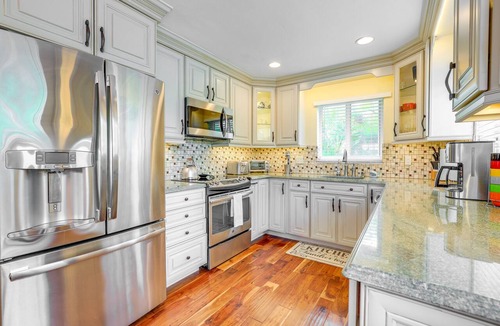 Singer Island Condo | Singer Island Condo: Walk to Beach & Marina!