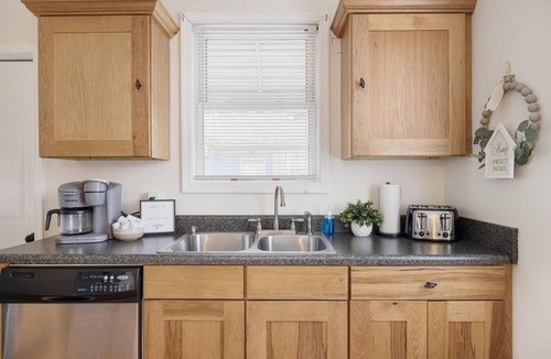 Kingsport House | Single-Level Kingsport Home · Sleeps 6 · Pets OK