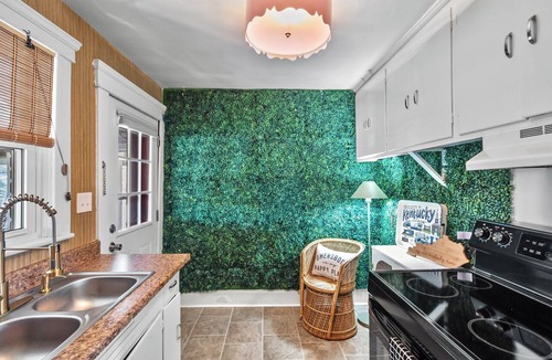 Owensboro House | Sip & Stay on Owensboro’s Whiskey Row Stylish 2BR Retreat