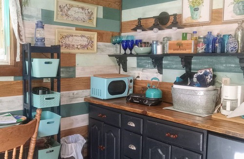 Dellslow Cabin | SIS's Treehouse Cozy & Charming located within forests on 26 acres Morgantown WV