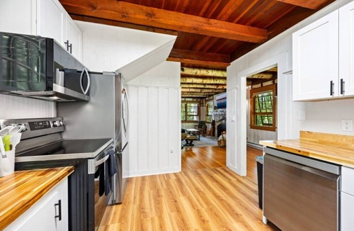 Sister Bay House | Sister Bay Waterfront Cabin with kayaks, boathouse deck, and game room!