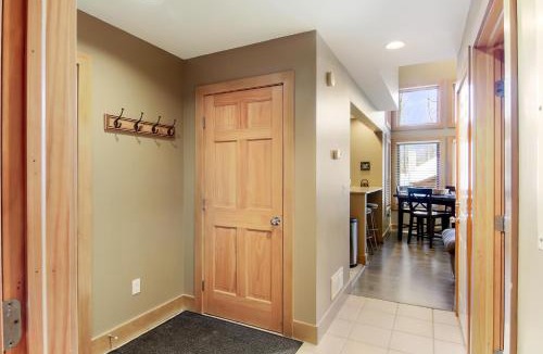 Boyne Falls Apartment | Ski-In 5BR Retreat at Boyne Mtn - Walk to Lifts & Fun!