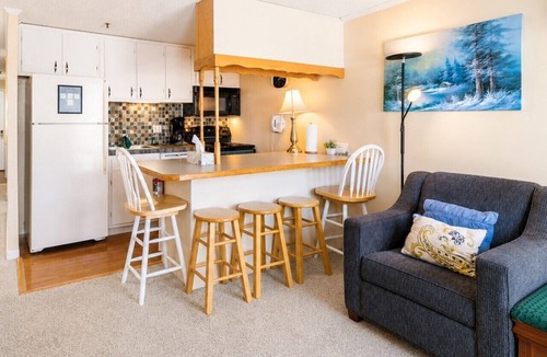 Edray Condo | Ski In Out Condo Walk to Village